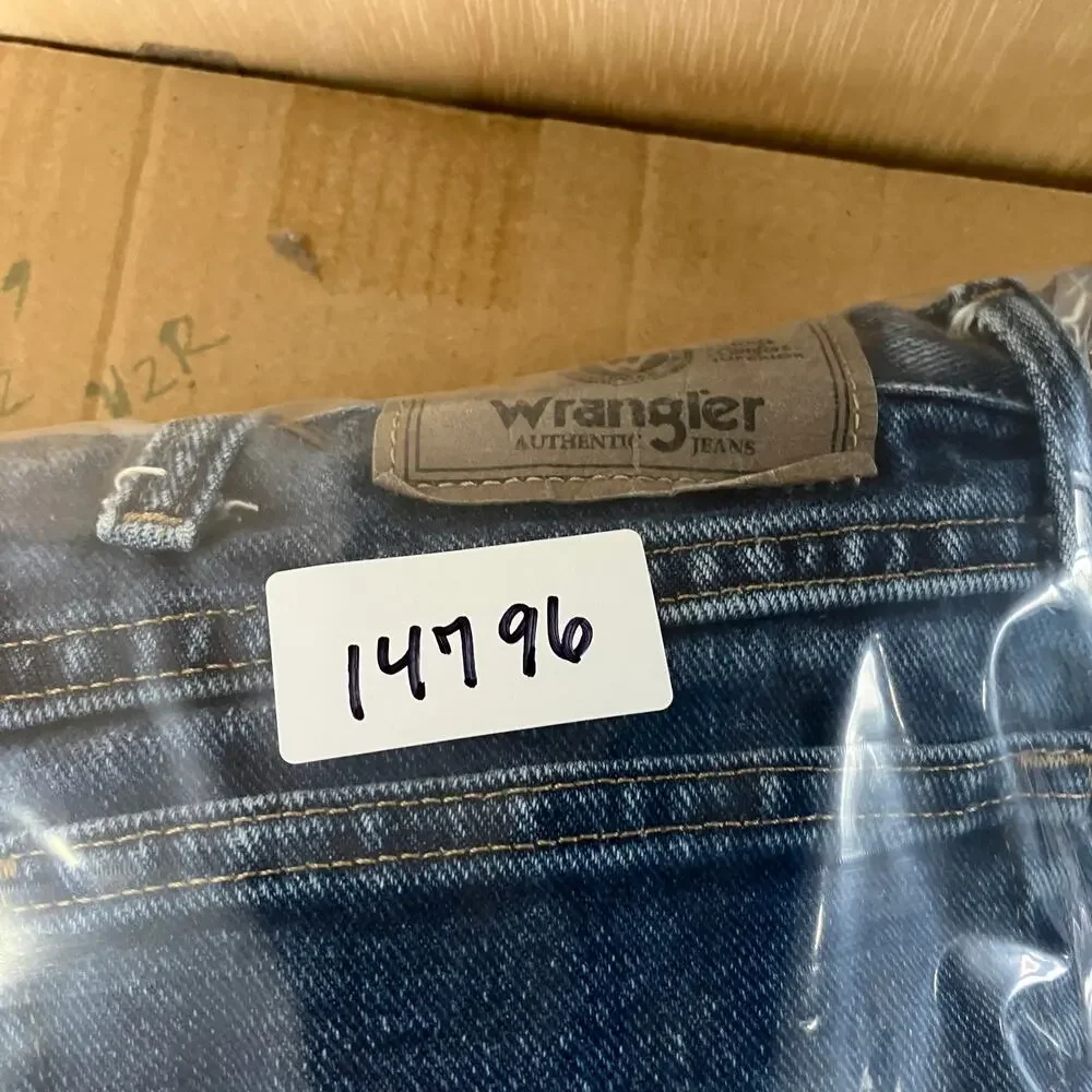 Wrangler Jeans Mens Size 38x30 Blue Medium Wash Straight Classic Fit Denim Pants